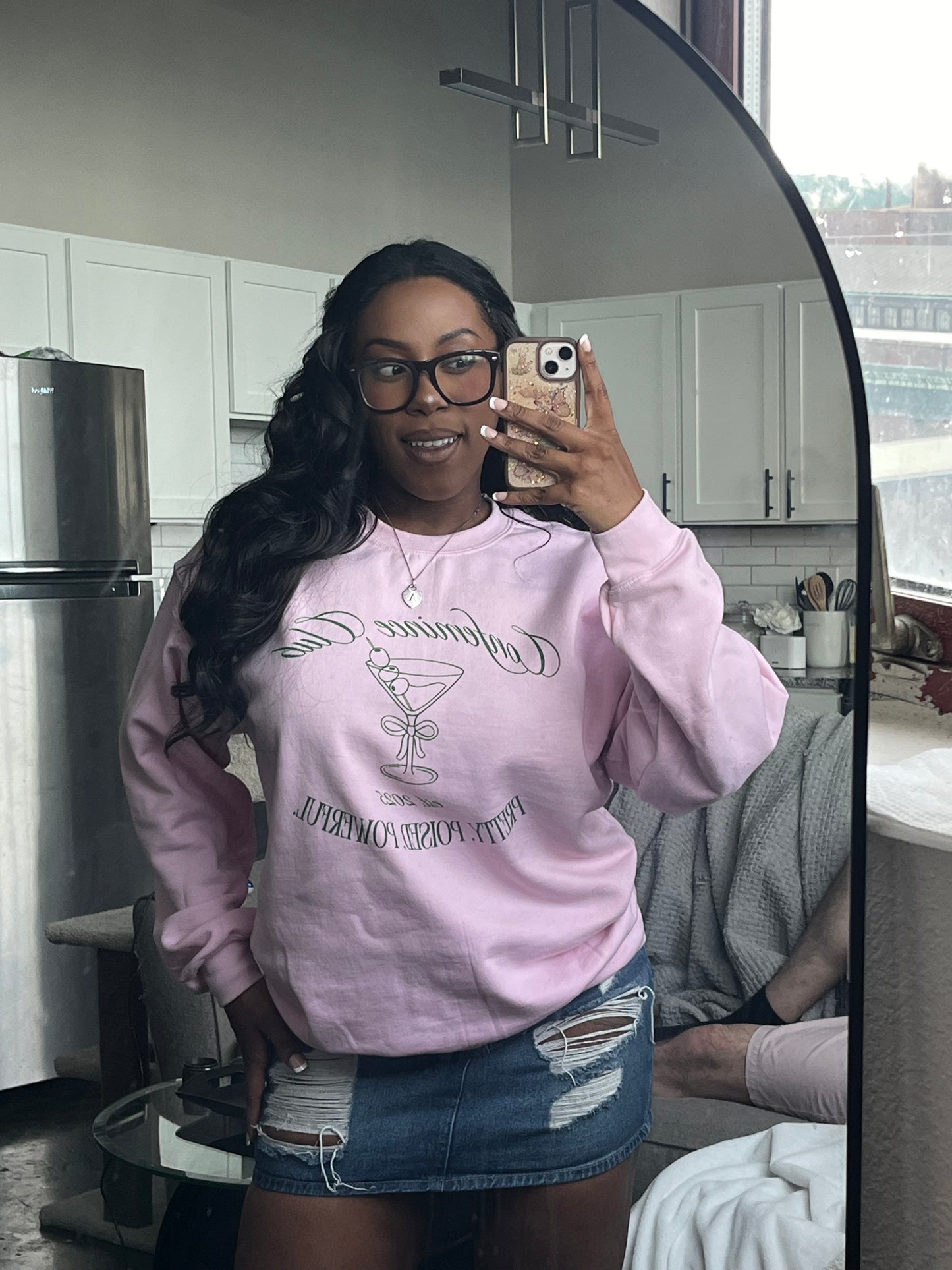 Elevate your everyday look with CONFEMINCE crewnecks—soft, stylish, and made for the high-value woman who wants comfort, confidence, and luxury vibes. This CONFEMINCE crewneck blends comfort and confidence—perfect for the feminine, high-value woman who turns heads and sets standards wherever she goes.