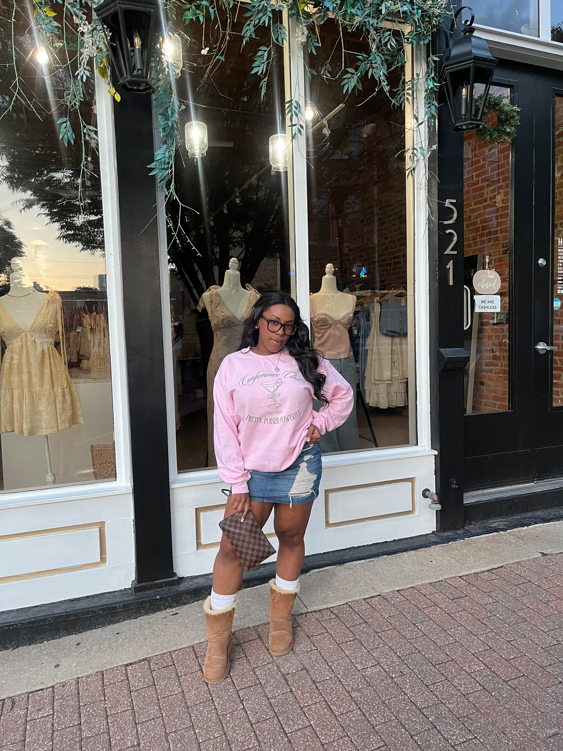 Elevate your everyday look with CONFEMINCE crewnecks—soft, stylish, and made for the high-value woman who wants comfort, confidence, and luxury vibes. This CONFEMINCE crewneck blends comfort and confidence—perfect for the feminine, high-value woman who turns heads and sets standards wherever she goes.