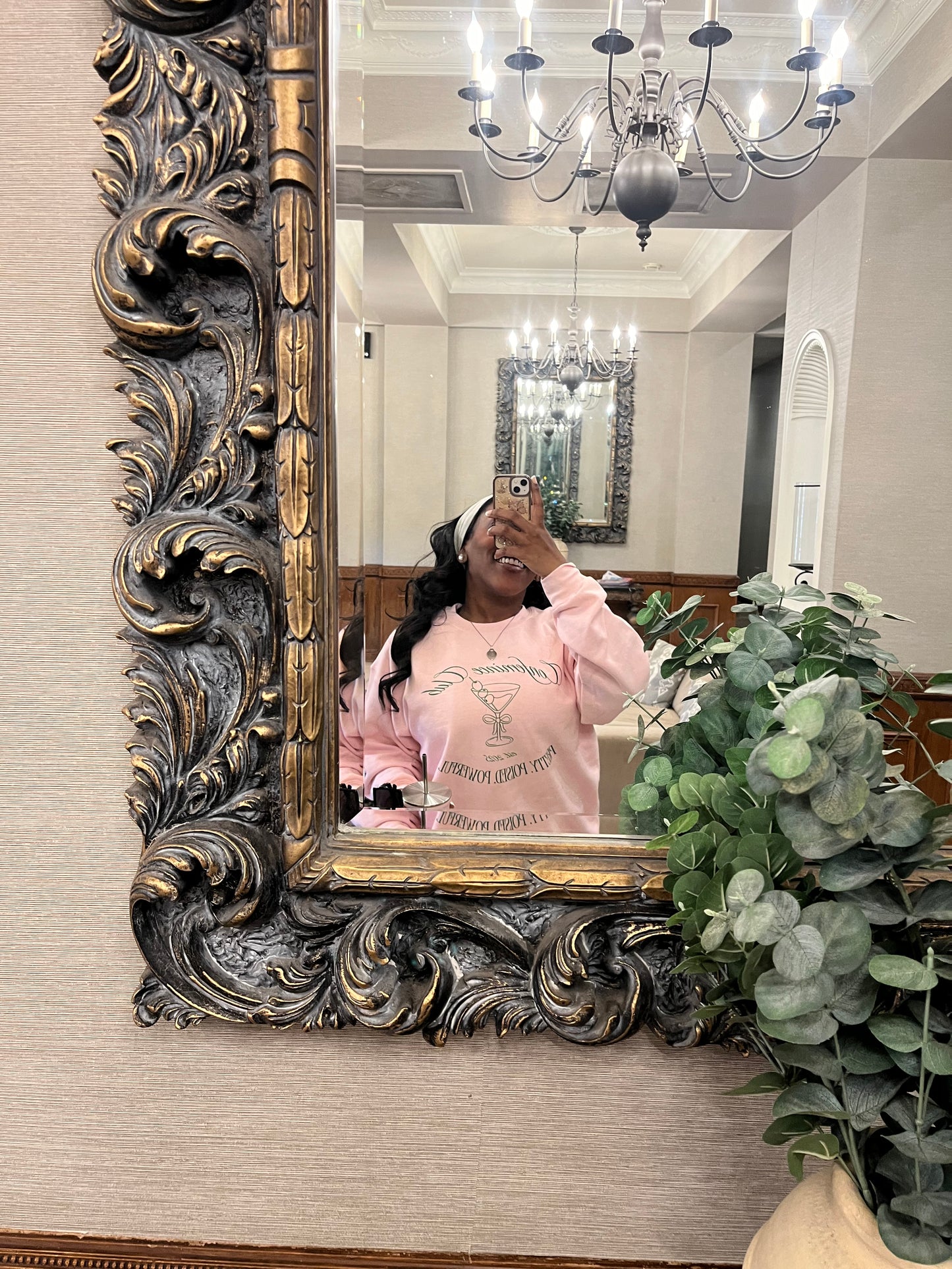 Elevate your everyday look with CONFEMINCE crewnecks—soft, stylish, and made for the high-value woman who wants comfort, confidence, and luxury vibes. This CONFEMINCE crewneck blends comfort and confidence—perfect for the feminine, high-value woman who turns heads and sets standards wherever she goes.