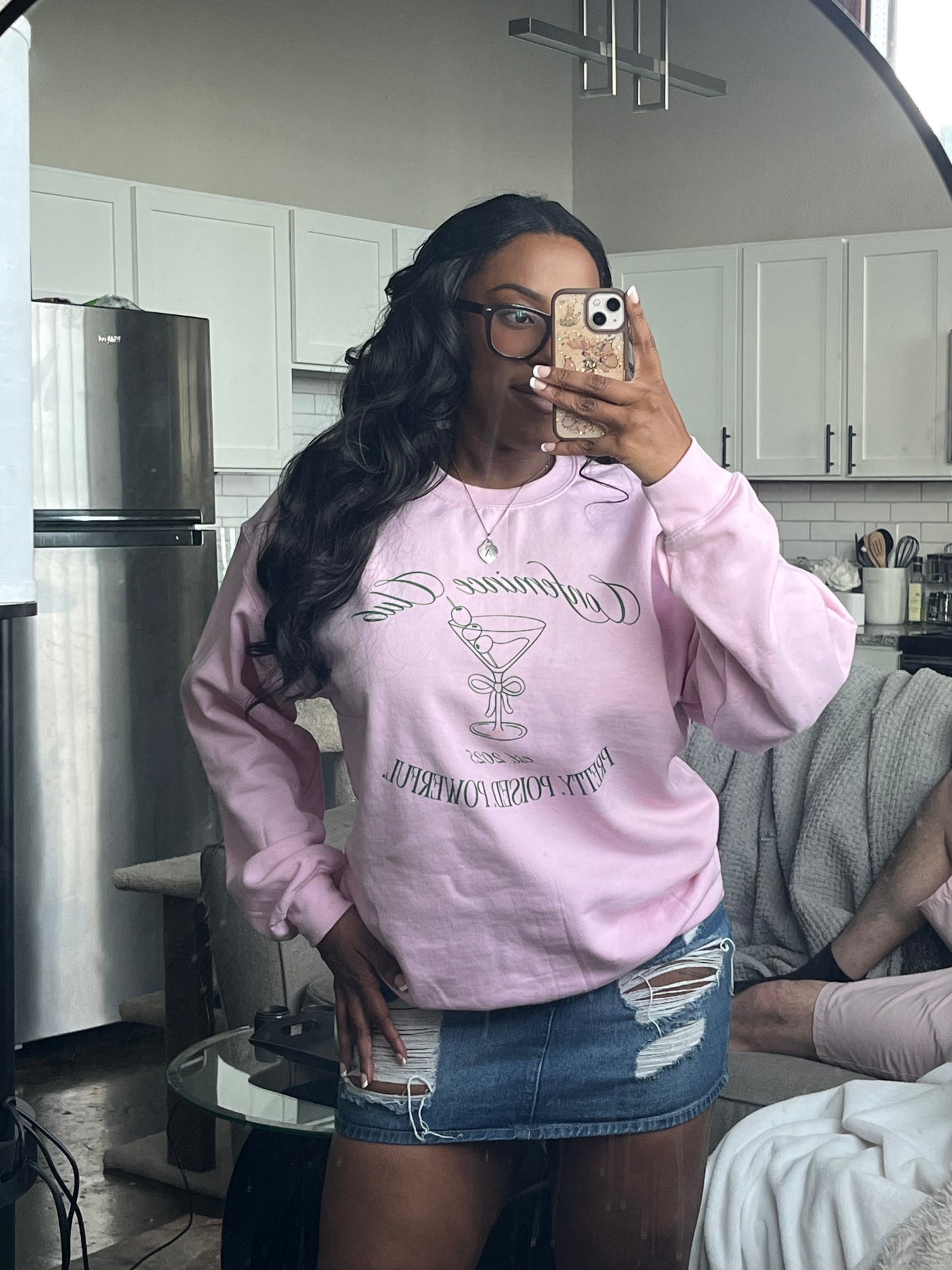 Elevate your everyday look with CONFEMINCE crewnecks—soft, stylish, and made for the high-value woman who wants comfort, confidence, and luxury vibes. This CONFEMINCE crewneck blends comfort and confidence—perfect for the feminine, high-value woman who turns heads and sets standards wherever she goes.