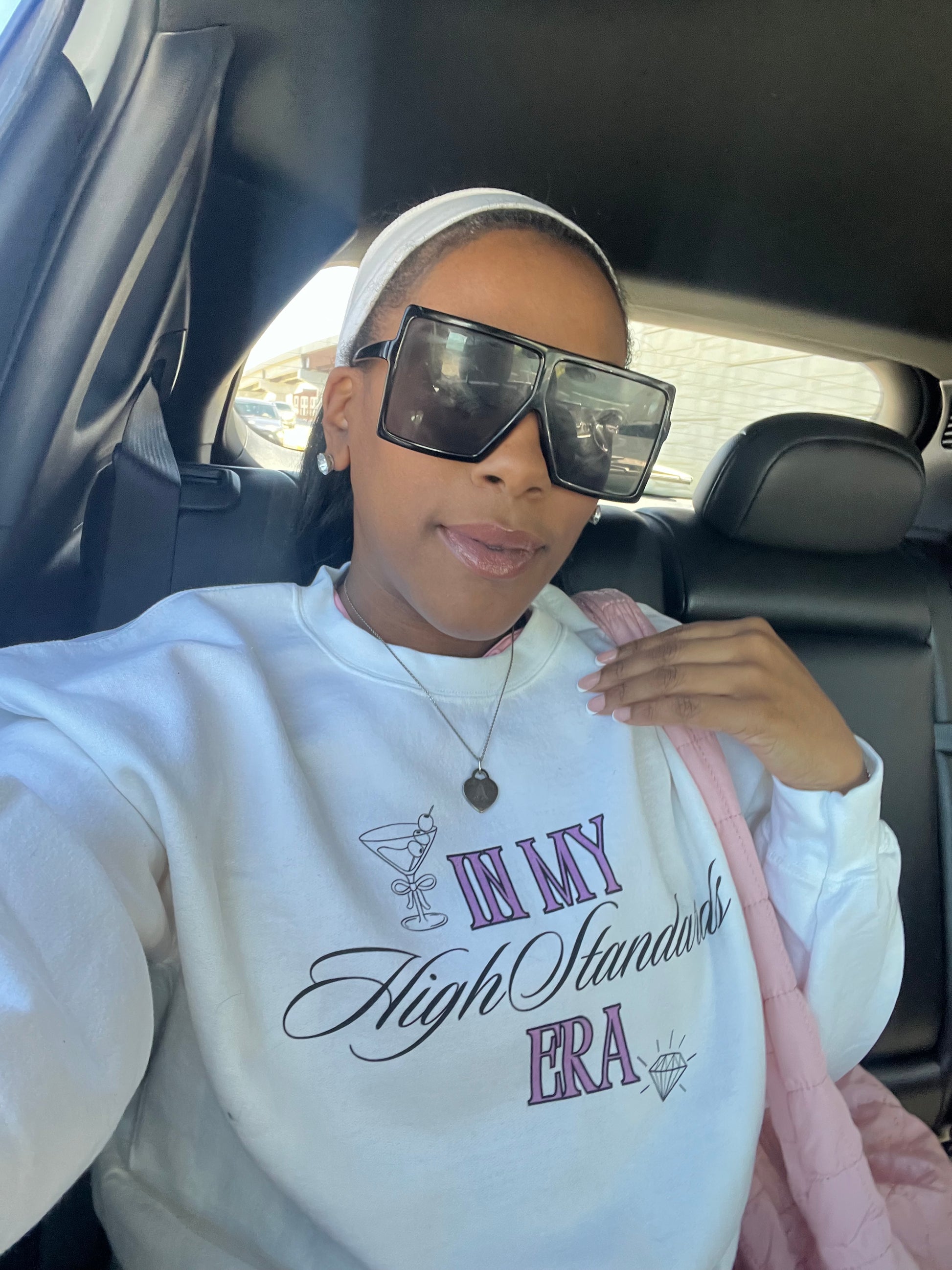 Elevate your everyday look with CONFEMINCE crewnecks—soft, stylish, and made for the high-value woman who wants comfort, confidence, and luxury vibes. This CONFEMINCE crewneck blends comfort and confidence—perfect for the feminine, high-value woman who turns heads and sets standards wherever she goes.