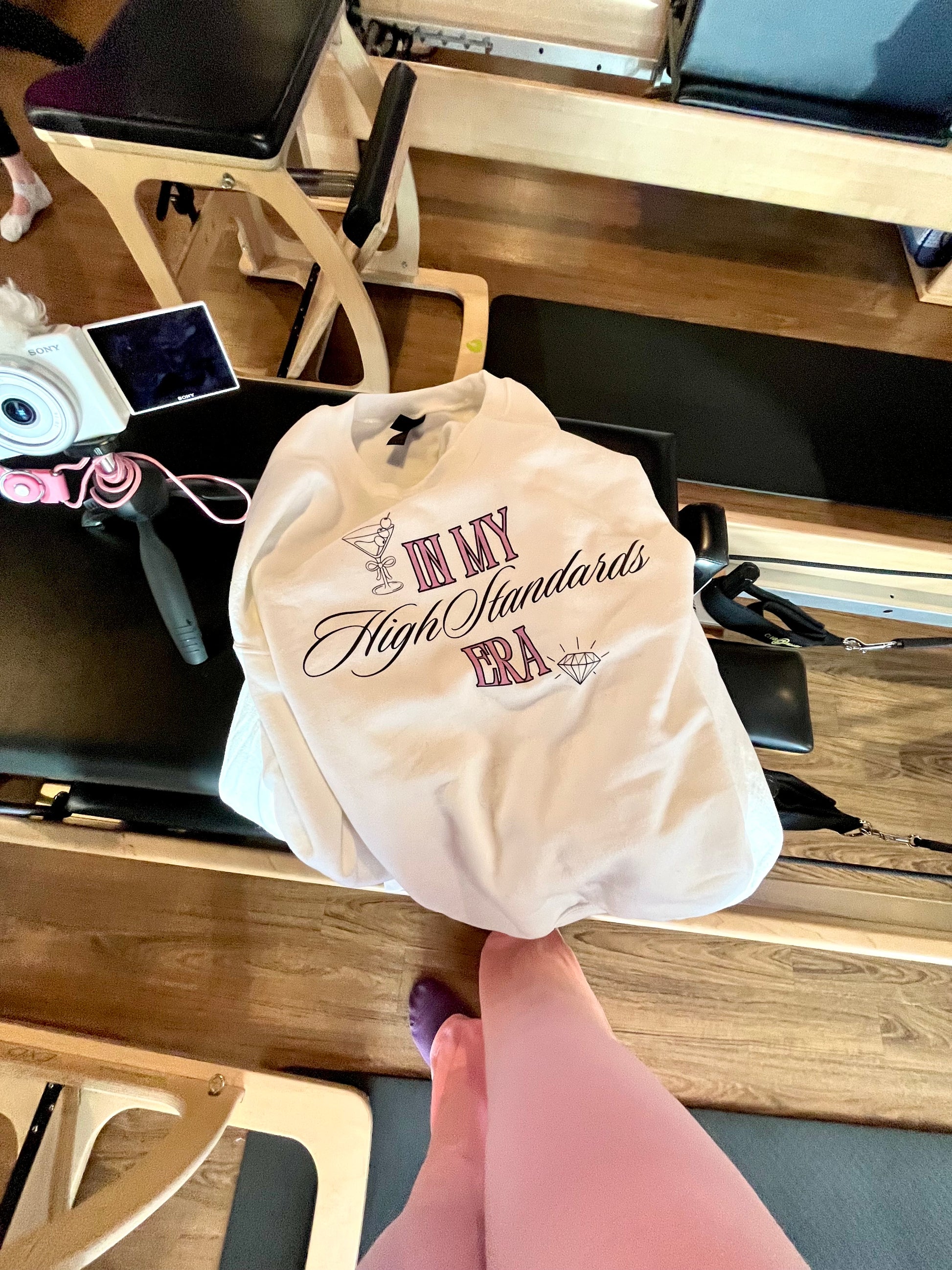 Elevate your everyday look with CONFEMINCE crewnecks—soft, stylish, and made for the high-value woman who wants comfort, confidence, and luxury vibes. This CONFEMINCE crewneck blends comfort and confidence—perfect for the feminine, high-value woman who turns heads and sets standards wherever she goes.