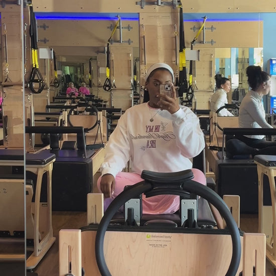 Elevate your everyday look with CONFEMINCE crewnecks—soft, stylish, and made for the high-value woman who wants comfort, confidence, and luxury vibes. This CONFEMINCE crewneck blends comfort and confidence—perfect for the feminine, high-value woman who turns heads and sets standards wherever she goes.