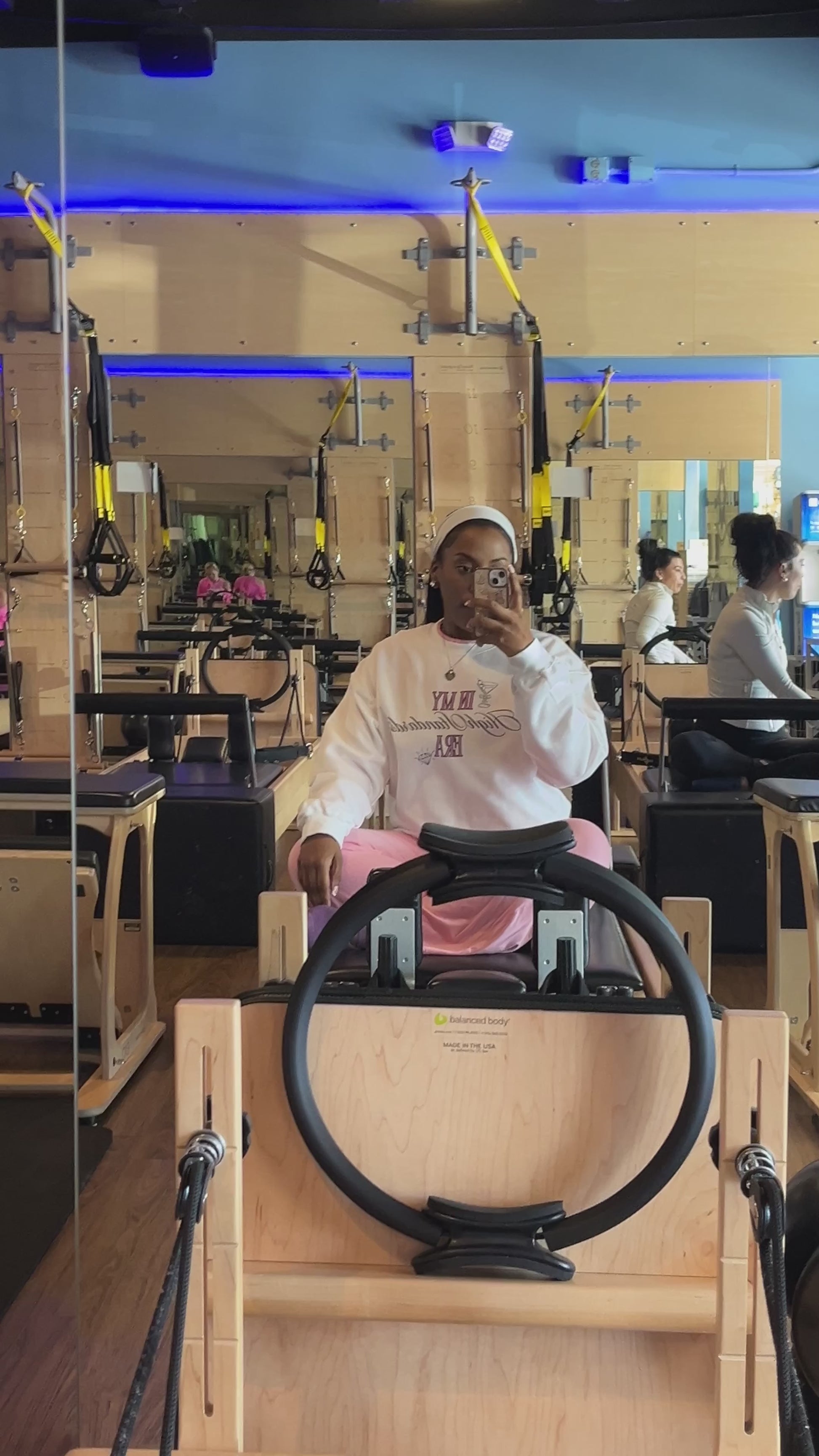 Elevate your everyday look with CONFEMINCE crewnecks—soft, stylish, and made for the high-value woman who wants comfort, confidence, and luxury vibes. This CONFEMINCE crewneck blends comfort and confidence—perfect for the feminine, high-value woman who turns heads and sets standards wherever she goes.